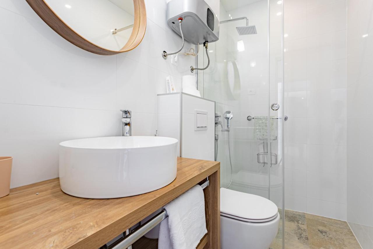 Apartmani Benzon Baška Voda エクステリア 写真