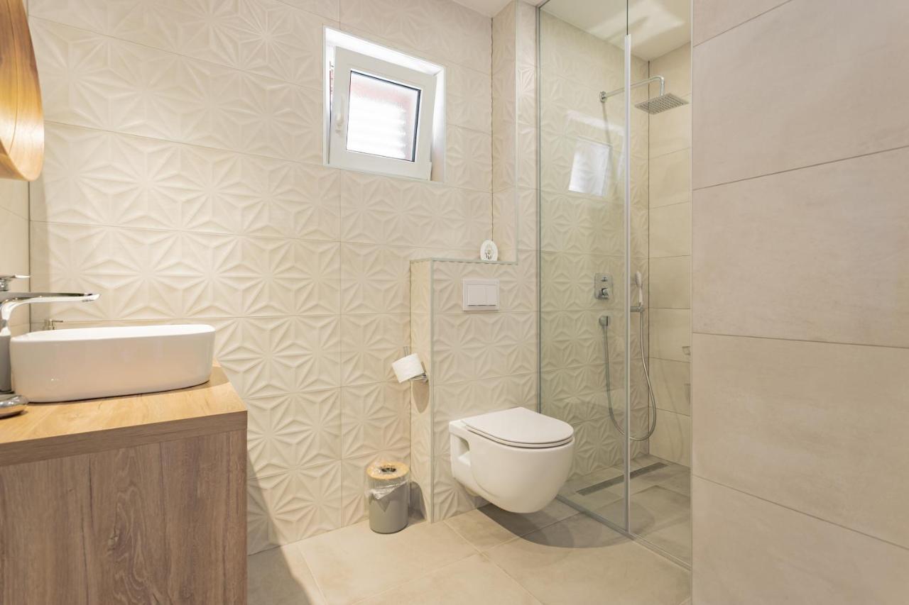 Apartmani Benzon Baška Voda エクステリア 写真