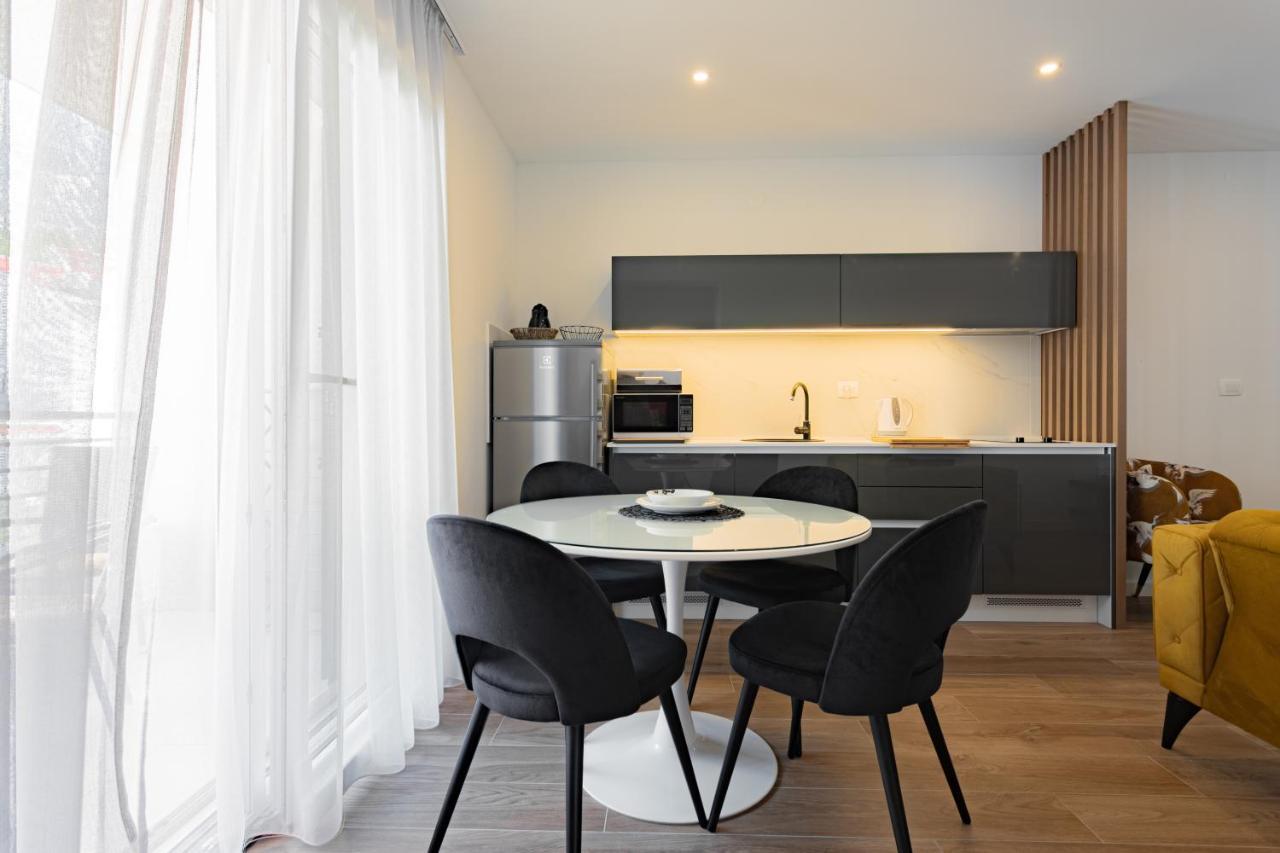 Apartmani Benzon Baška Voda エクステリア 写真