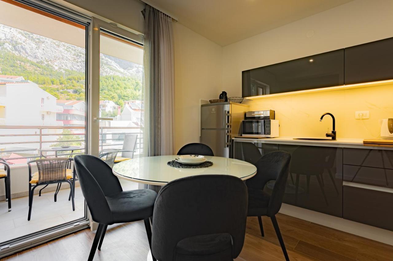 Apartmani Benzon Baška Voda エクステリア 写真
